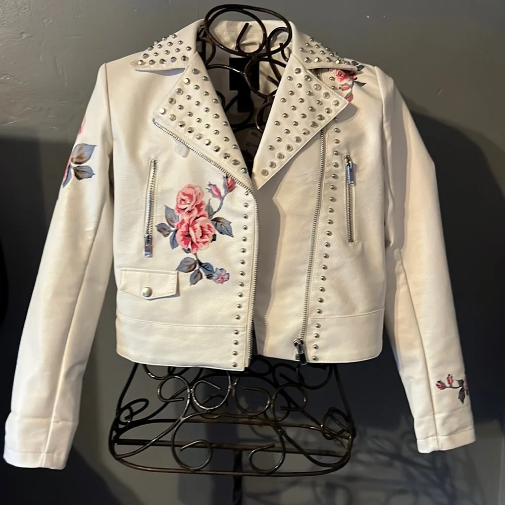 Forever 21 white faux leather jacket. Small. NWT. Smoke & pet free home. - Picture 1 of 6